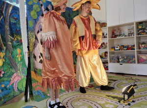 Przedstawienie teatralne Warszawskiego Teatru dla dzieci KOLIBEREK-Leśna wyprawa Jasia i Małgosi