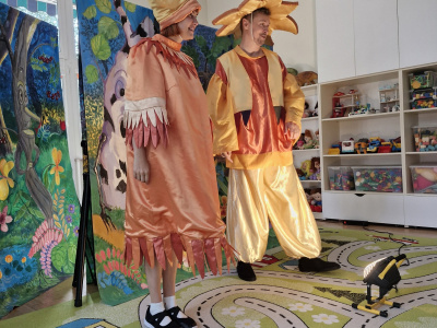 Przedstawienie teatralne Warszawskiego Teatru dla dzieci KOLIBEREK-Leśna wyprawa Jasia i Małgosi