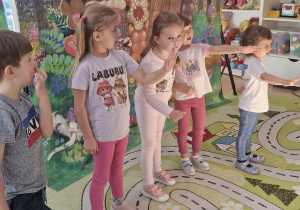 Leśna wyprawa Jasia i Małgosi