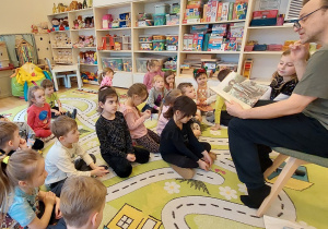 Czytał tata Helenki