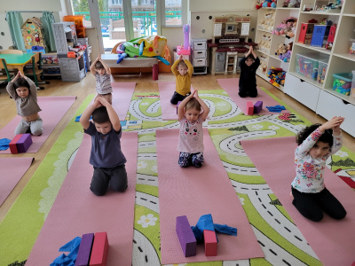 Piątek z jogą-ćwiczenia z kostkami i taśmami