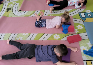 Piątek z jogą-ćwiczenia z kostkami i taśmami