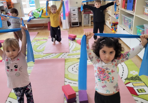 Piątek z jogą-ćwiczenia z kostkami i taśmami