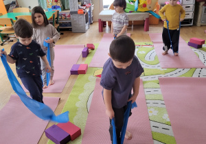Piątek z jogą-ćwiczenia z kostkami i taśmami