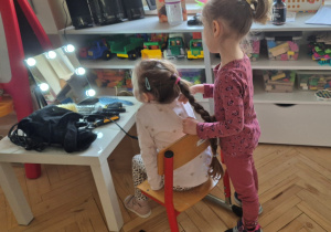 Poznajemy pracę fryzjera